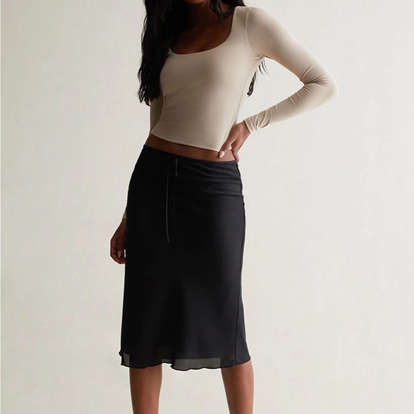 ▪️6/$25▪️ Contour Taupe Long Sleeve Top - Picture 6 of 10